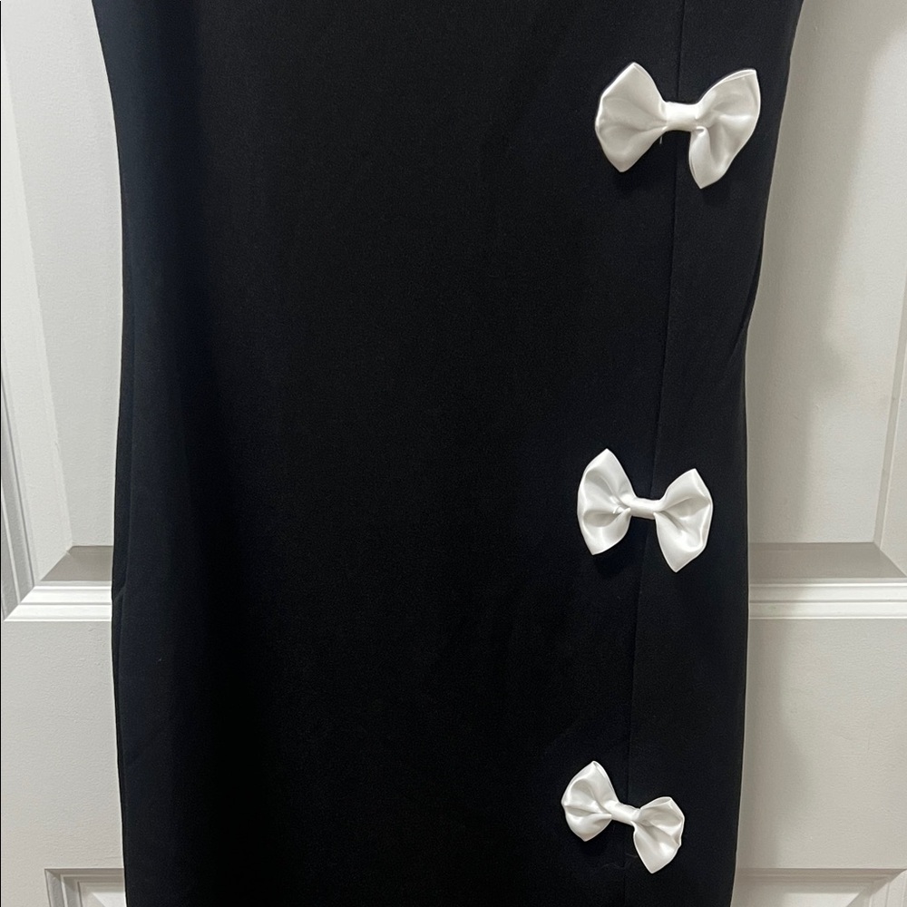 SHEIN Black Sleeveless Midi Dress with White Bow Details - Picture 2 of 9